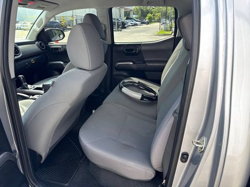 Used 2016 Toyota Tacoma SR5 w/ SR5 Appearance Package (SN) RWD image 11