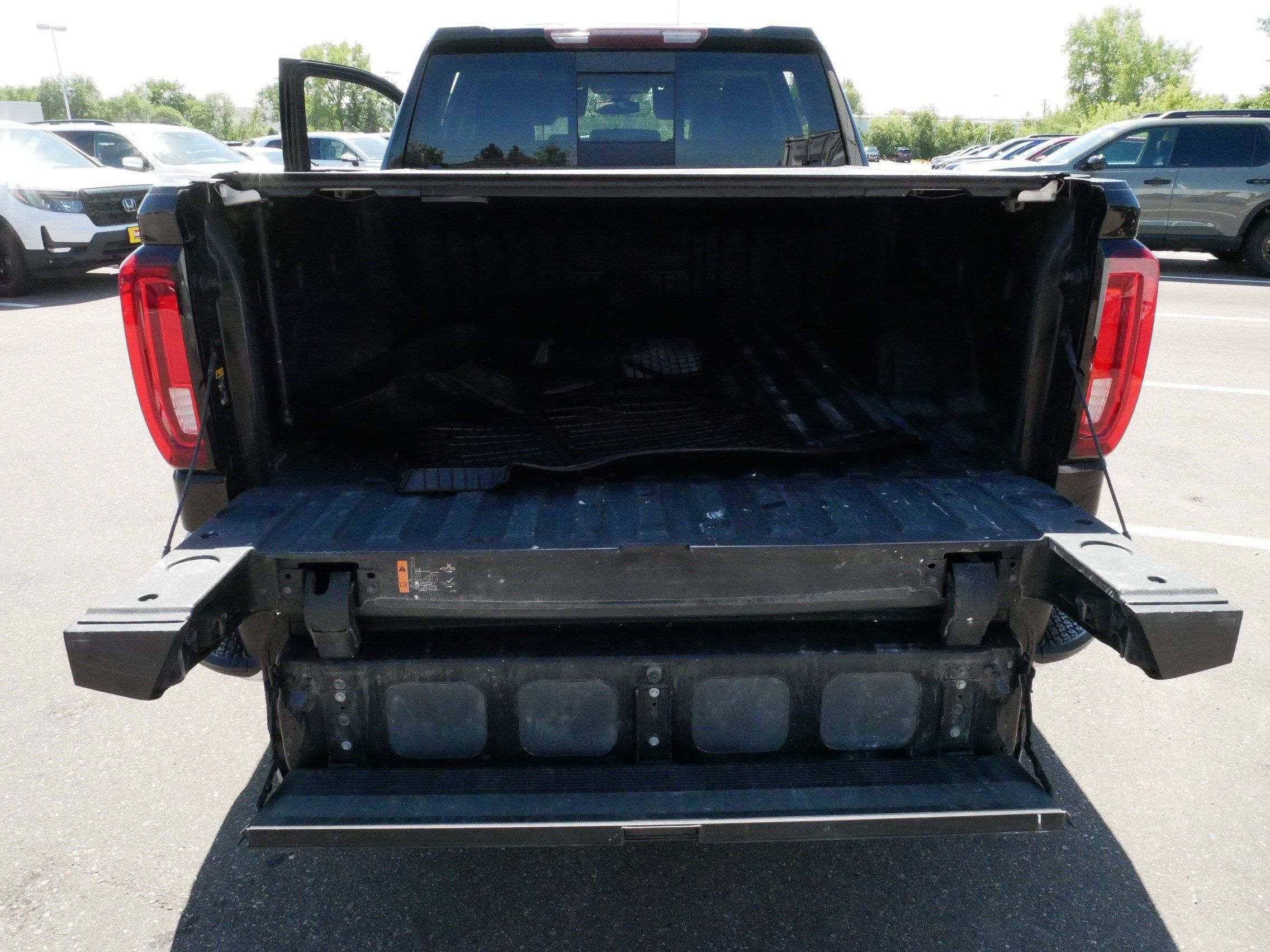 Used 2021 GMC Sierra 1500 SLT w/ SLT Premium Plus Package AWD/4WD image 18