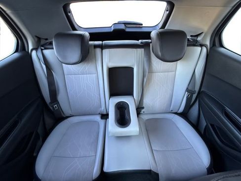 Used 2021 Chevrolet Trax LT image 15