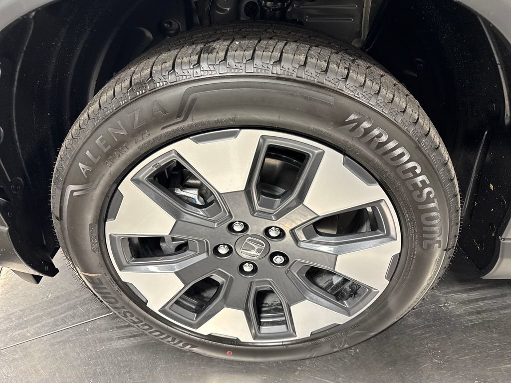 New 2026 Honda Pilot Touring image 2