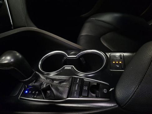 Used 2018 Toyota Camry XSE image 26