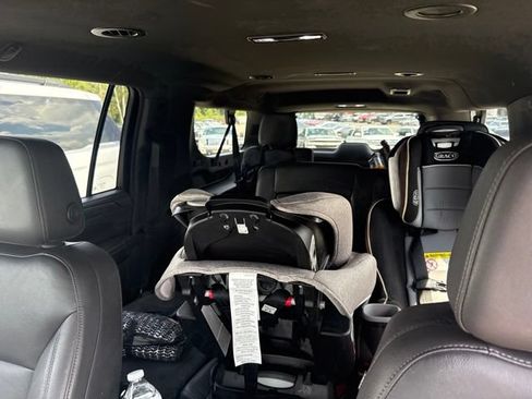 Used 2023 Chevrolet Suburban LT RWD image 45