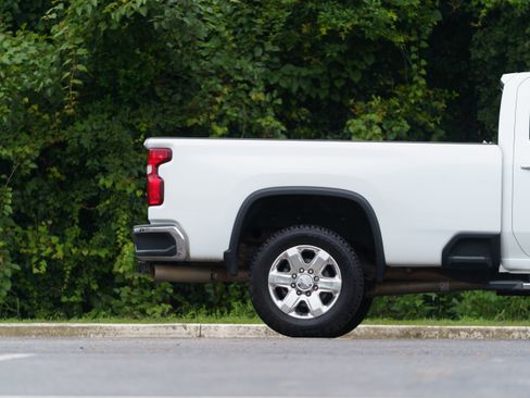 Used 2020 Chevrolet Silverado 2500 LTZ w/ LTZ Convenience Package AWD/4WD image 6