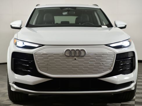 Certified 2025 Audi Q6 e-tron Premium w/ Convenience Package image 5