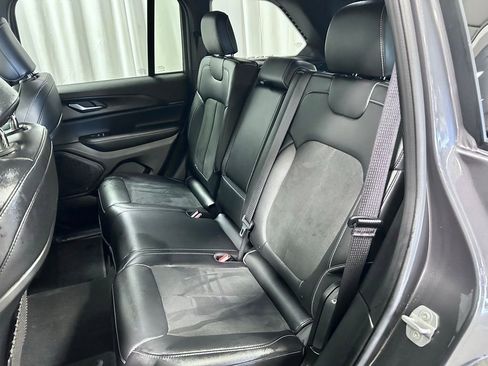 Used 2025 Jeep Grand Cherokee Altitude AWD/4WD image 20