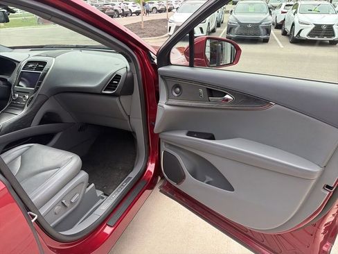 Used 2019 Lincoln Nautilus Reserve FWD image 22
