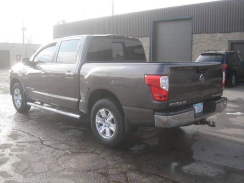 Used 2017 Nissan Titan SV image 7