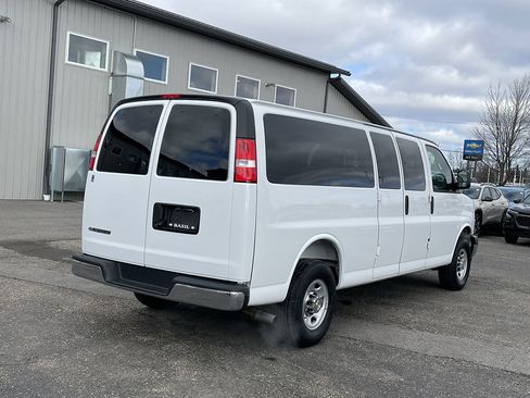 Used 2025 Chevrolet Express 3500 LT w/ LT Preferred Equipment Group RWD image 2