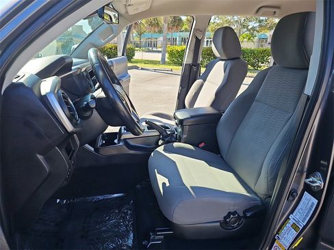 Used 2018 Toyota Tacoma SR5 image 19