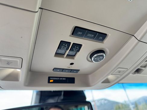 Used 2018 Chevrolet Tahoe Premier image 42