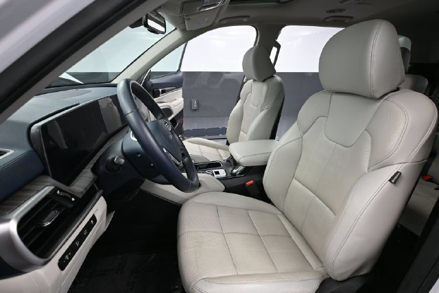 Used 2024 Kia Telluride EX w/ EX Captain's Chair Package AWD/4WD image 18