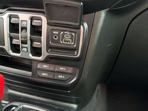 Used 2019 Jeep Wrangler Unlimited Sport S AWD/4WD image 40
