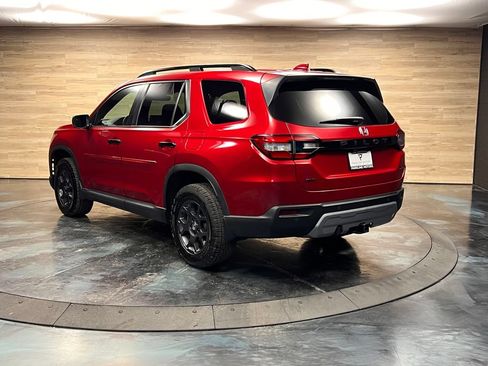 Used 2025 Honda Pilot TrailSport image 23