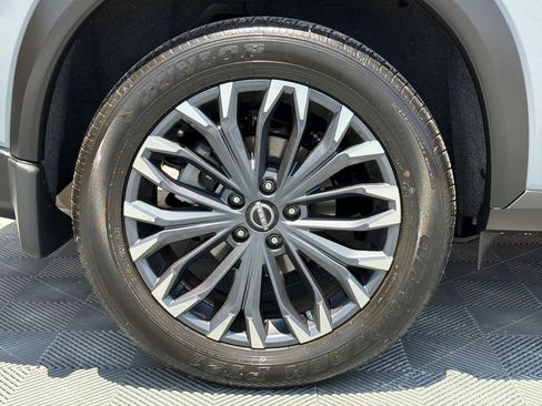 Used 2025 Nissan Rogue SL w/ Tech Package FWD image 21