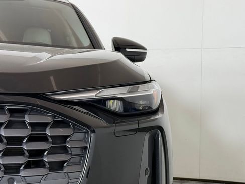 Certified 2025 Audi Q5 Premium w/ Convenience Package image 11