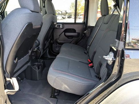 Used 2025 Jeep Wrangler Unlimited Rubicon image 22