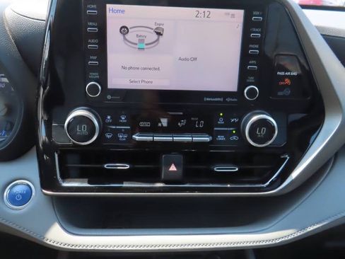 Used 2020 Toyota Highlander LE AWD/4WD image 49