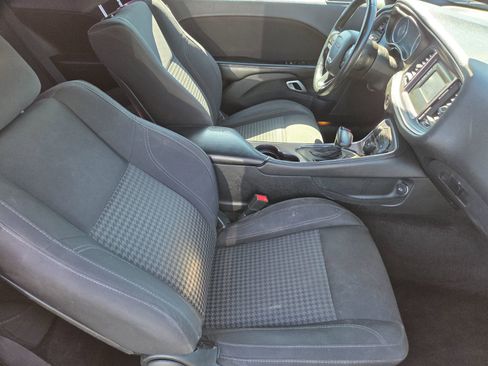 Used 2015 Dodge Challenger SXT w/ Driver Convenience Group image 10