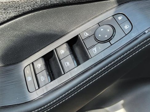 Used 2023 Nissan Rogue SV AWD/4WD image 34