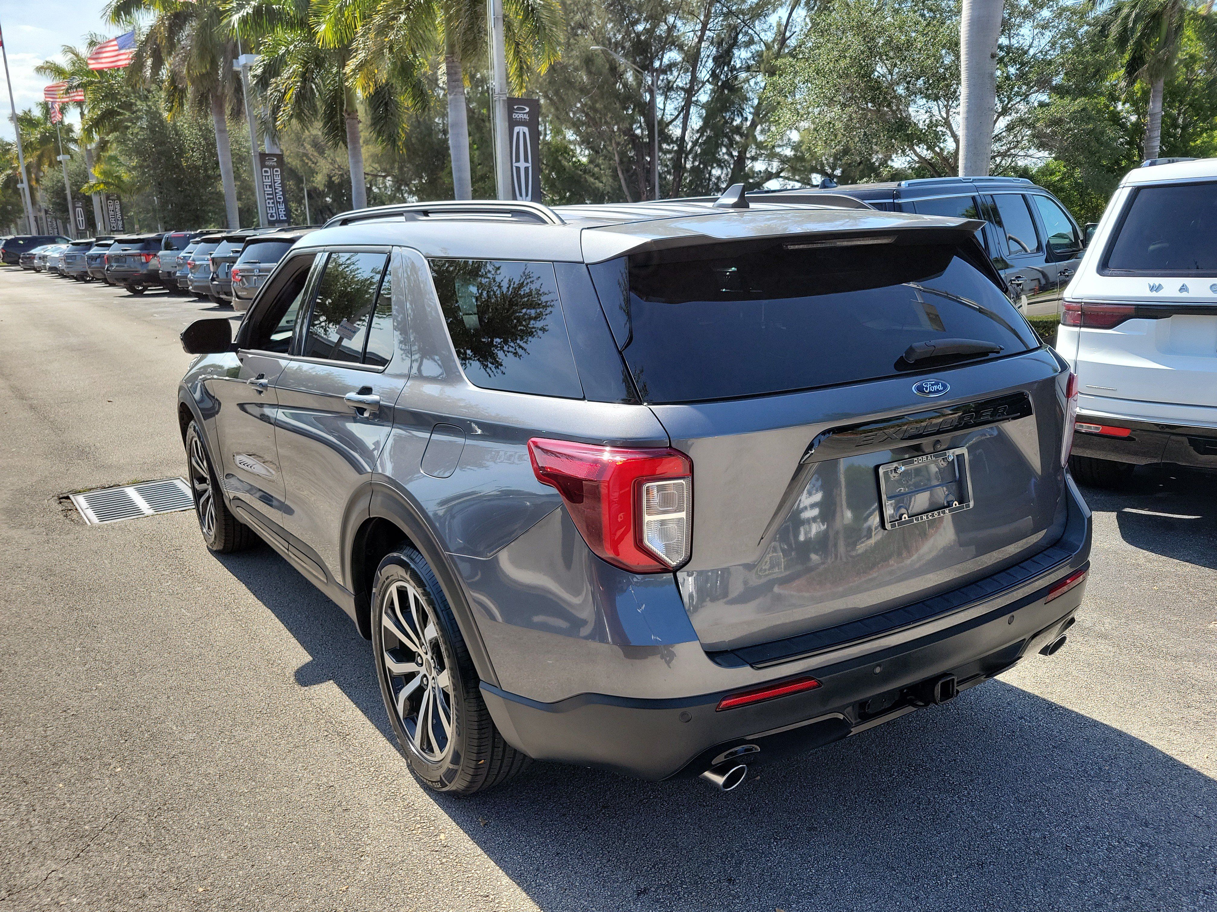 Used 2023 Ford Explorer ST-Line w/ Class IV Trailer Tow Package RWD image 4