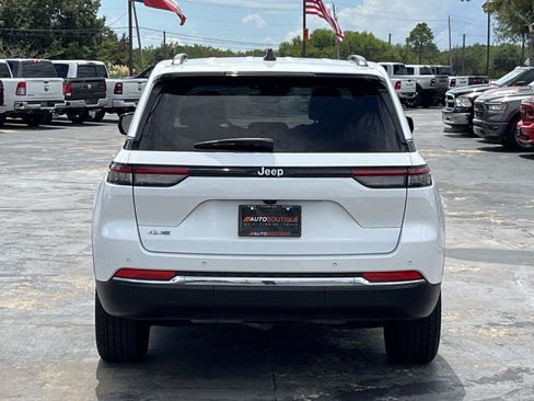 Used 2023 Jeep Grand Cherokee 4WD 4xe image 11