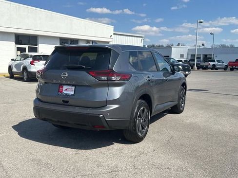 Used 2025 Nissan Rogue SV FWD image 4