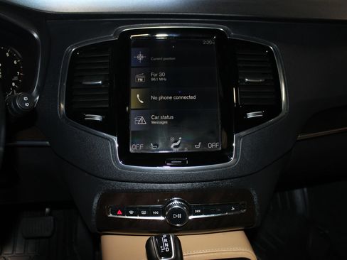 Used 2017 Volvo XC90 T6 Momentum w/ Vision Package AWD/4WD image 15