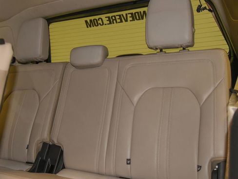 Used 2024 Ford Expedition Limited AWD/4WD image 9