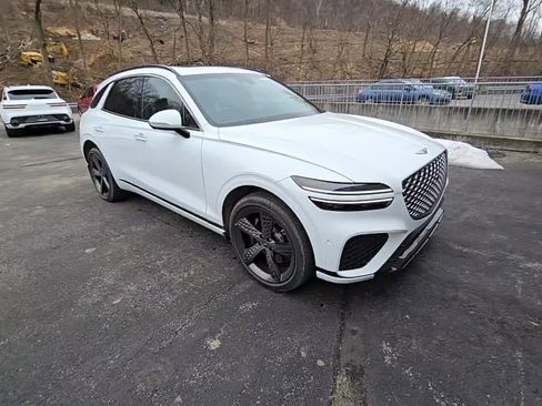 Used 2025 Genesis GV70 3.5T Sport w/ Sport Advanced Package AWD/4WD image 8