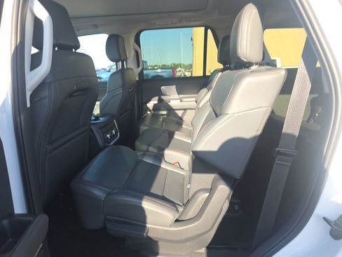 Used 2025 Ford Expedition Active AWD/4WD image 7