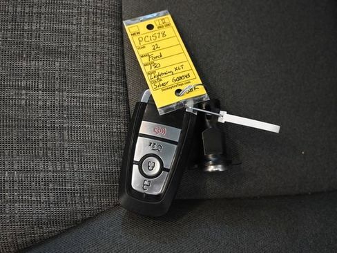 Used 2022 Ford F150 Lightning XLT image 28