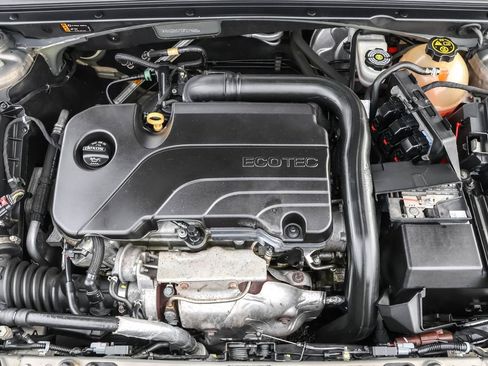 Used 2018 Chevrolet Malibu LT image 39