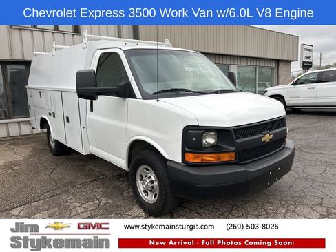 Used 2015 Chevrolet Express 3500 image 2