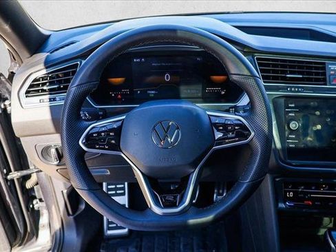 Used 2022 Volkswagen Tiguan SE R-Line AWD/4WD image 13