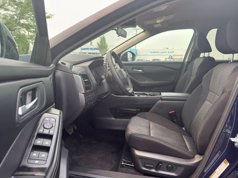 Certified 2026 Nissan Rogue SV AWD/4WD image 11