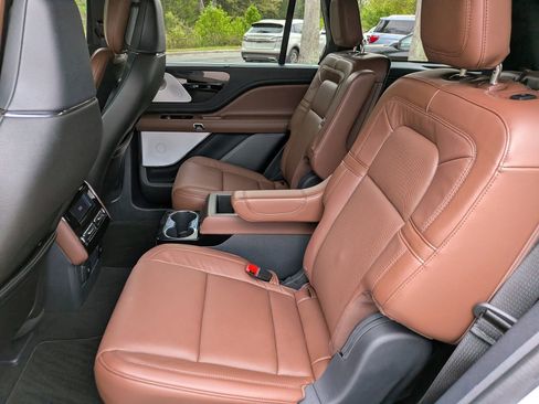 Used 2025 Lincoln Aviator Reserve w/ Equipment Group 201A image 9