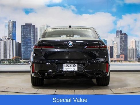 Used 2025 BMW 760i xDrive w/ Premium Package AWD/4WD image 11