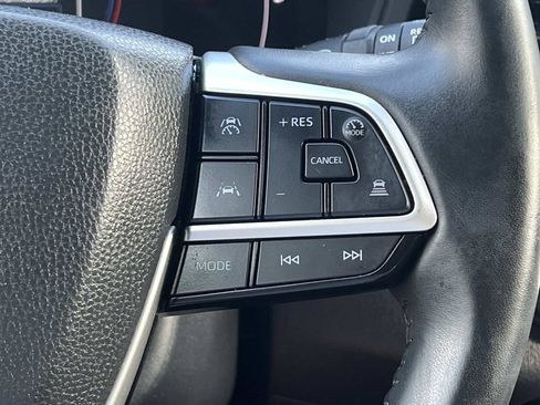 Used 2025 Toyota Grand Highlander AWD image 31