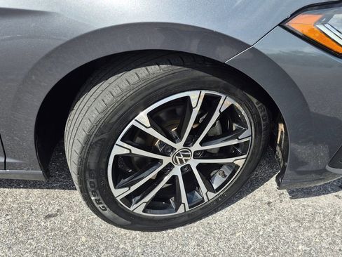 Used 2025 Volkswagen Jetta Sport FWD image 3