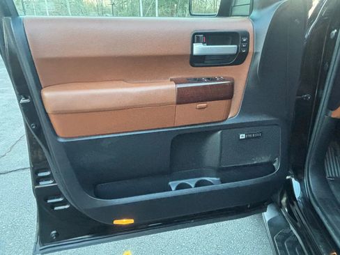 Used 2015 Toyota Sequoia Platinum image 13