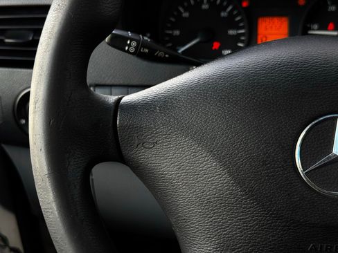 Used 2016 Mercedes-Benz Sprinter 2500 image 20