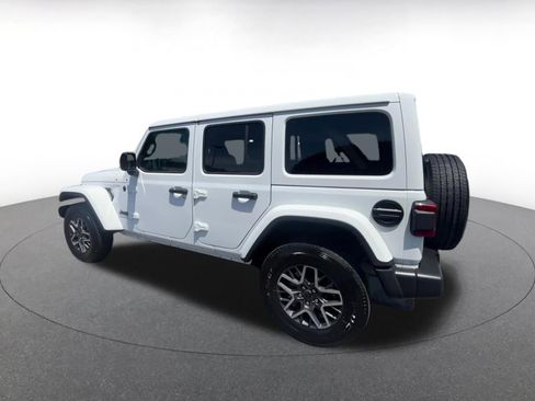 Used 2025 Jeep Wrangler Unlimited Sahara AWD/4WD image 10