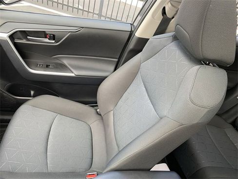 Used 2025 Toyota RAV4 XLE image 31