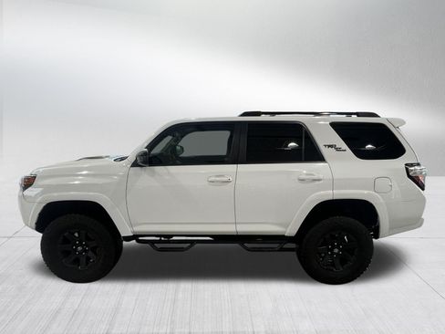 Used 2018 Toyota 4Runner TRD Off-Road AWD/4WD image 4