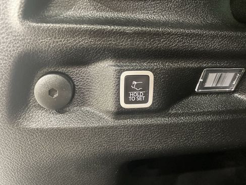 Used 2023 Jeep Grand Cherokee L Limited w/ Luxury Tech Group II AWD/4WD image 15