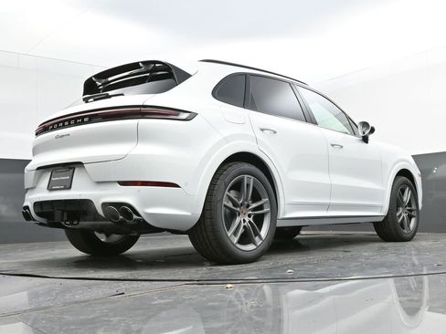 New 2025 Porsche Cayenne image 35