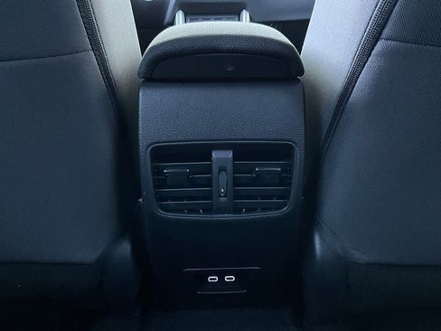 Used 2025 Toyota Corolla Cross LE image 12