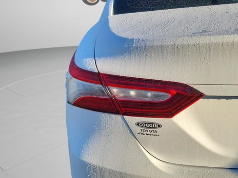 Used 2018 Toyota Camry XLE image 19