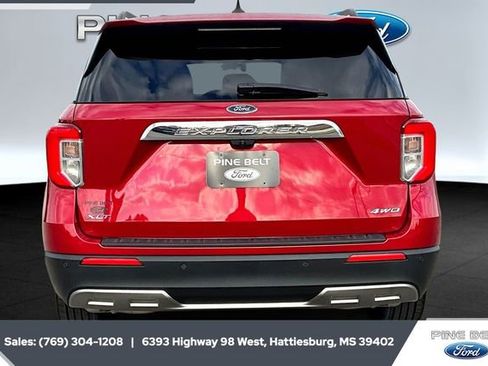 Used 2022 Ford Explorer XLT w/ Equipment Group 202A image 4