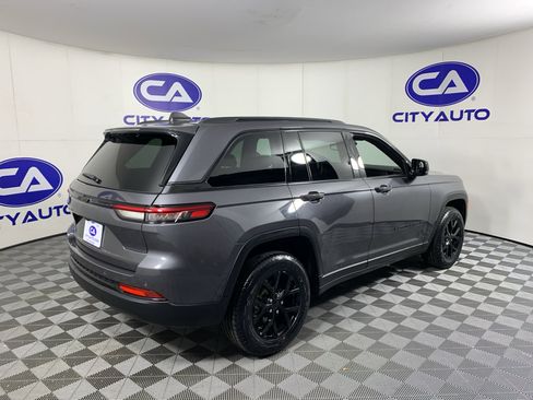 Used 2024 Jeep Grand Cherokee Altitude RWD image 3